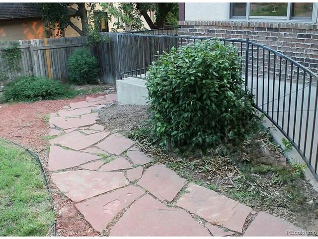 2 Bitterweed Ct, Pueblo, CO 81001