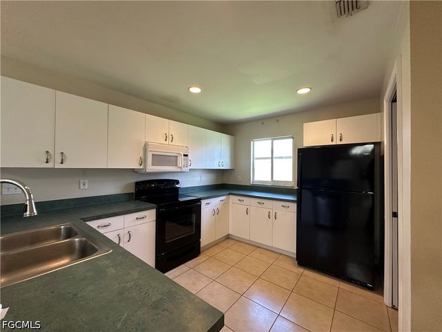 8397 Bahamas RD, Fort Myers, FL 33967