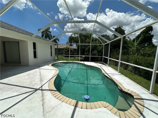 8397 Bahamas RD, Fort Myers, FL 33967