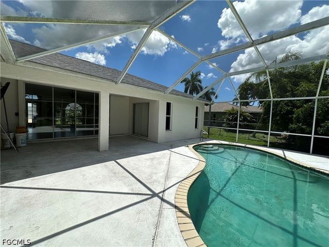 8397 Bahamas RD, Fort Myers, FL 33967