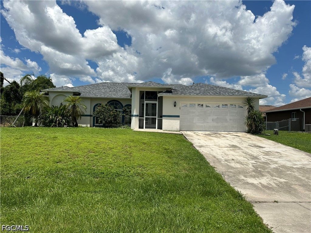 8397 Bahamas RD, Fort Myers, FL 33967