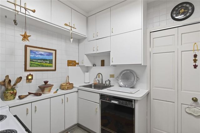 7320 Glenroie Ave Apt 12J, Norfolk, VA 23505