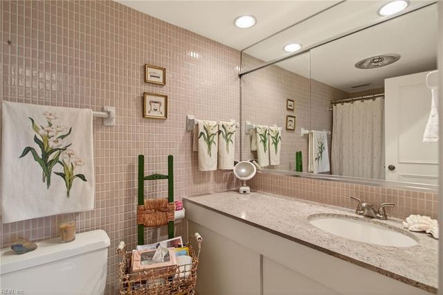 7320 Glenroie Ave Apt 12J, Norfolk, VA 23505