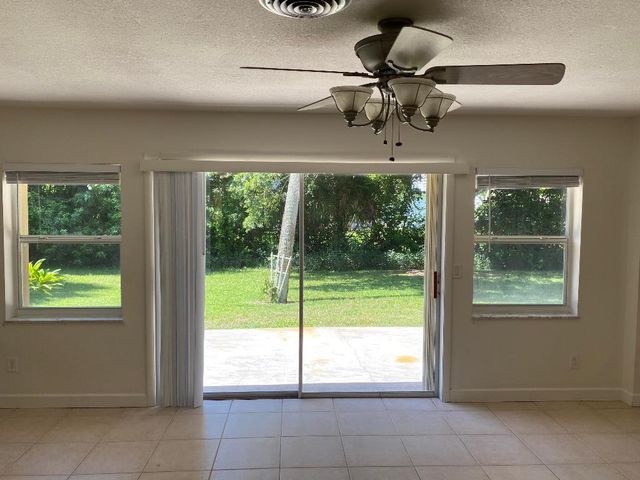 956 Tulip Lane, Vero Beach, FL 32963