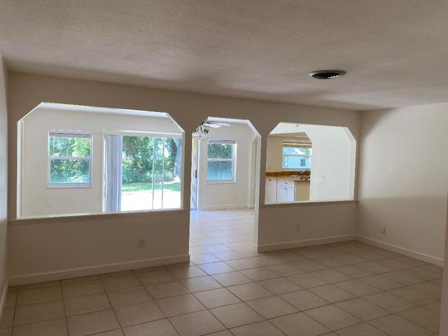 956 Tulip Lane, Vero Beach, FL 32963