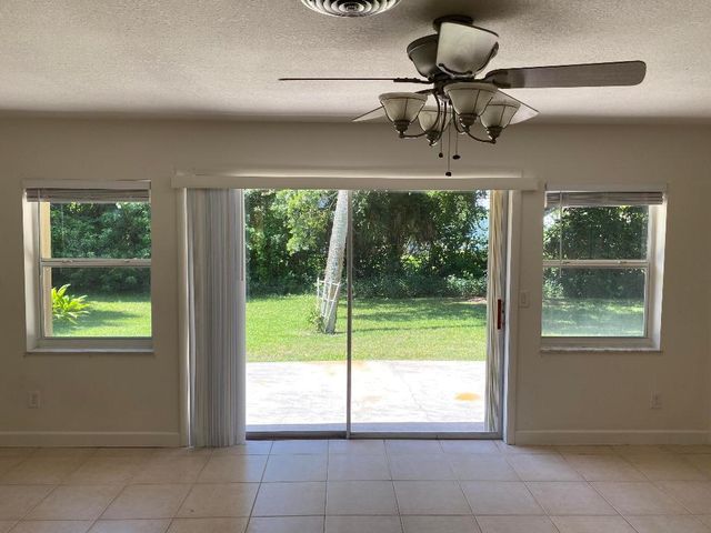956 Tulip Lane, Vero Beach, FL 32963