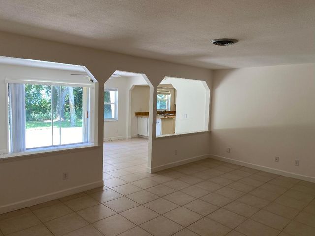 956 Tulip Lane, Vero Beach, FL 32963