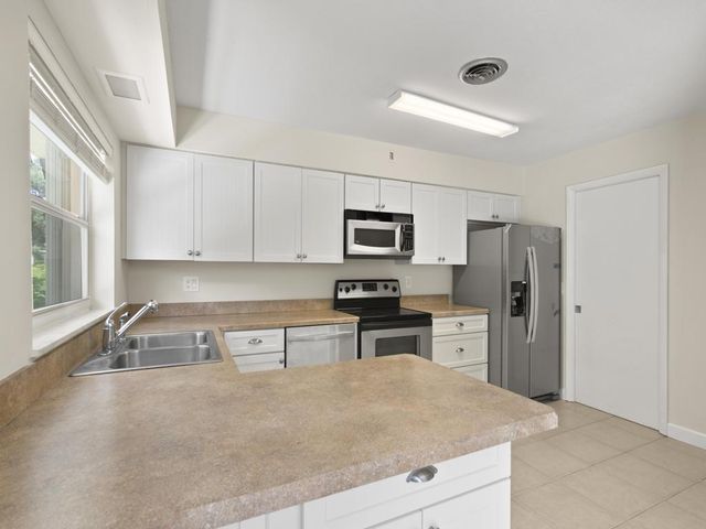 956 Tulip Lane, Vero Beach, FL 32963