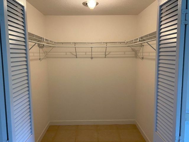 956 Tulip Lane, Vero Beach, FL 32963