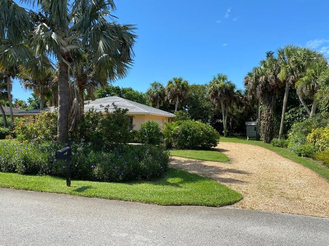 956 Tulip Lane, Vero Beach, FL 32963