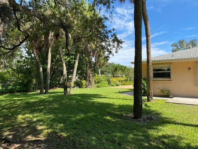 956 Tulip Lane, Vero Beach, FL 32963