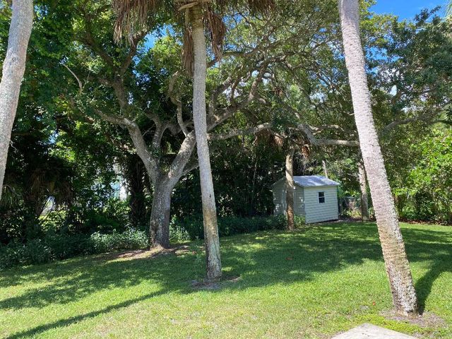 956 Tulip Lane, Vero Beach, FL 32963