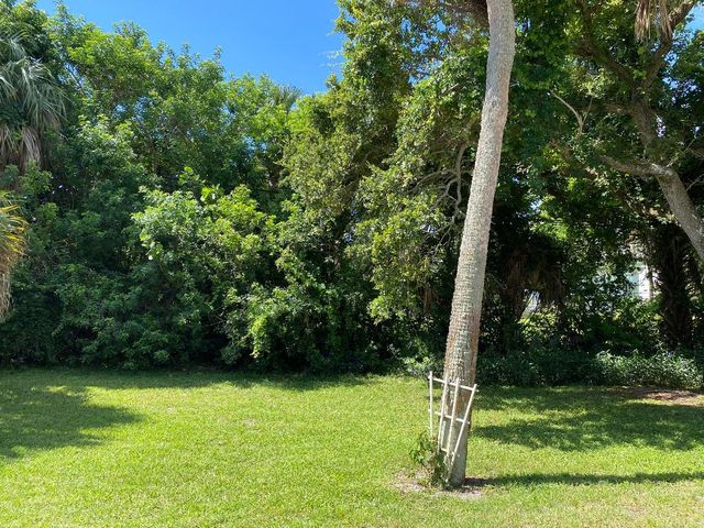 956 Tulip Lane, Vero Beach, FL 32963