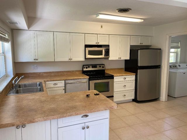 956 Tulip Lane, Vero Beach, FL 32963