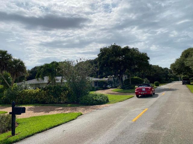 956 Tulip Lane, Vero Beach, FL 32963