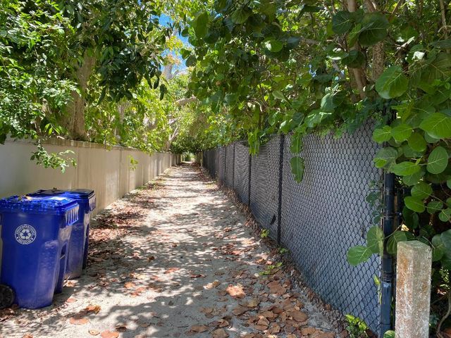 956 Tulip Lane, Vero Beach, FL 32963