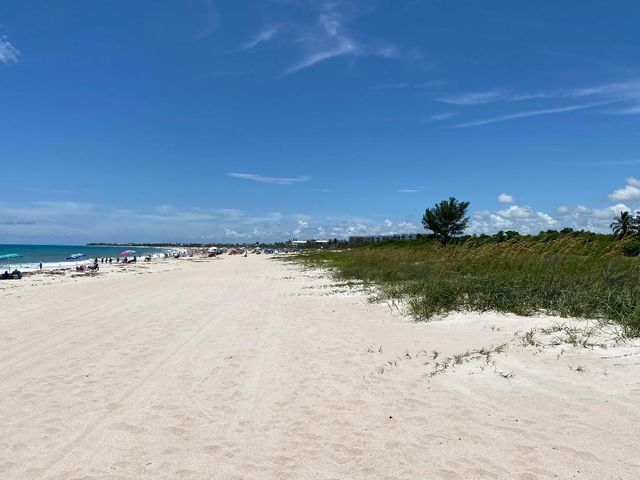 956 Tulip Lane, Vero Beach, FL 32963