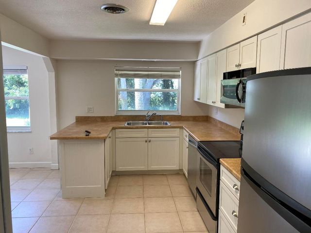 956 Tulip Lane, Vero Beach, FL 32963