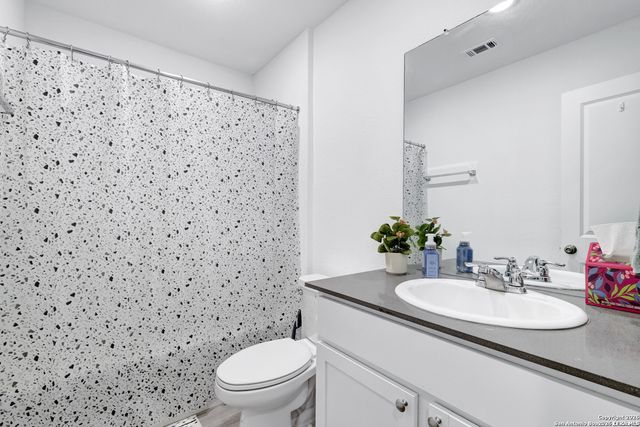 9015 LUNAR CV, San Antonio, TX 78252