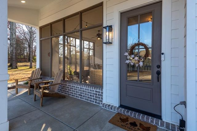 215 NEBHUT LN, Rossville, TN 38066