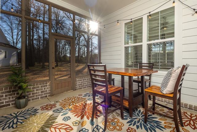 215 NEBHUT LN, Rossville, TN 38066