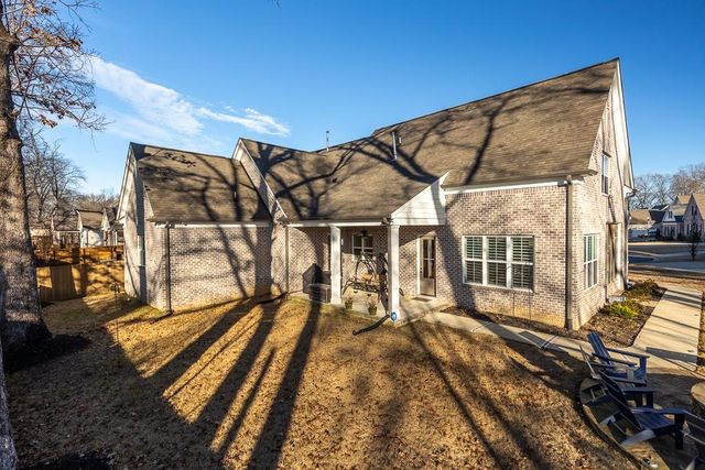 215 NEBHUT LN, Rossville, TN 38066