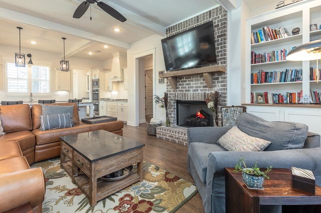 215 NEBHUT LN, Rossville, TN 38066