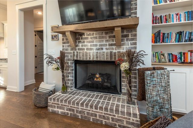 215 NEBHUT LN, Rossville, TN 38066