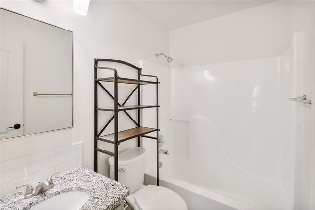 40 Holly Drive A & B, Bentonville, AR 72712