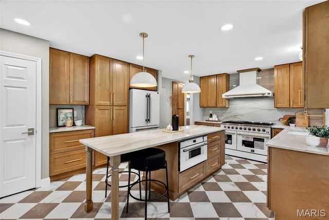 2113 Bow Tree Court, Chesterfield, MO 63005