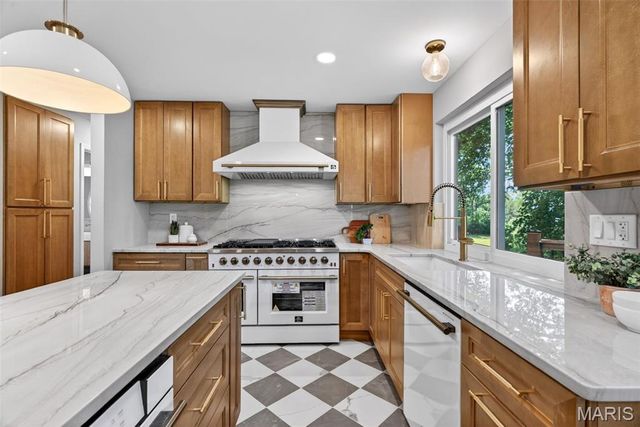2113 Bow Tree Court, Chesterfield, MO 63005