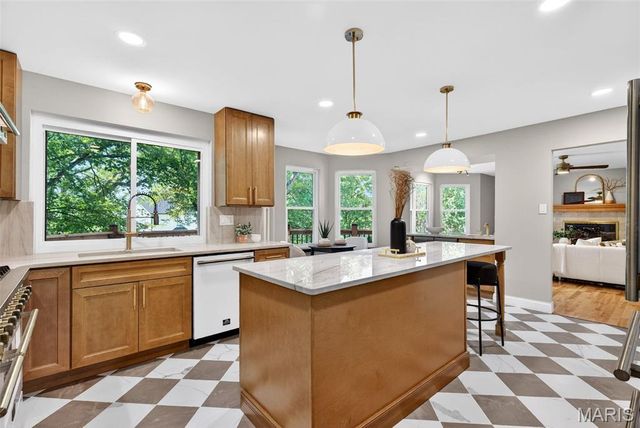 2113 Bow Tree Court, Chesterfield, MO 63005