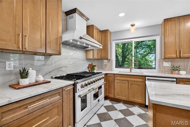2113 Bow Tree Court, Chesterfield, MO 63005