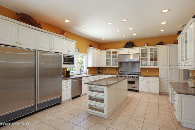 6 Hayes Court, Atlantic Highlands, NJ 07716