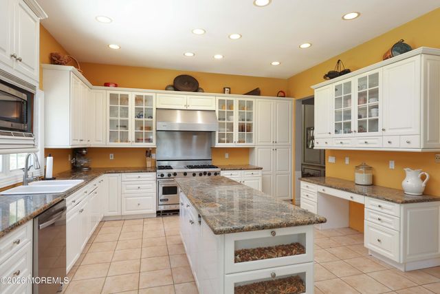 6 Hayes Court, Atlantic Highlands, NJ 07716