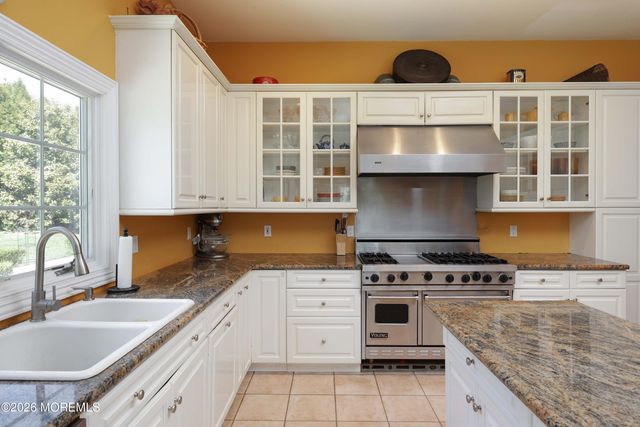 6 Hayes Court, Atlantic Highlands, NJ 07716