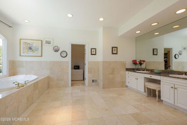 6 Hayes Court, Atlantic Highlands, NJ 07716