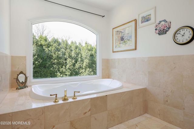 6 Hayes Court, Atlantic Highlands, NJ 07716