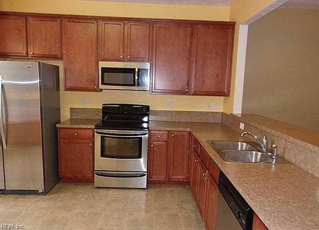 24 Rutland DR, Hampton, VA 23666