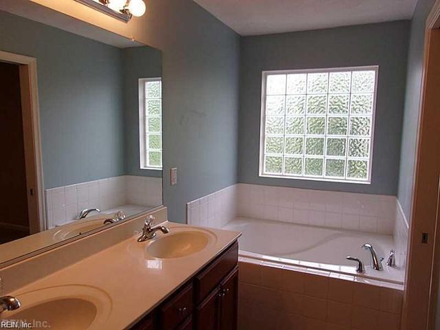 24 Rutland DR, Hampton, VA 23666