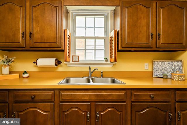 1230 SYLVAN DR, Haddon Heights, NJ 08035