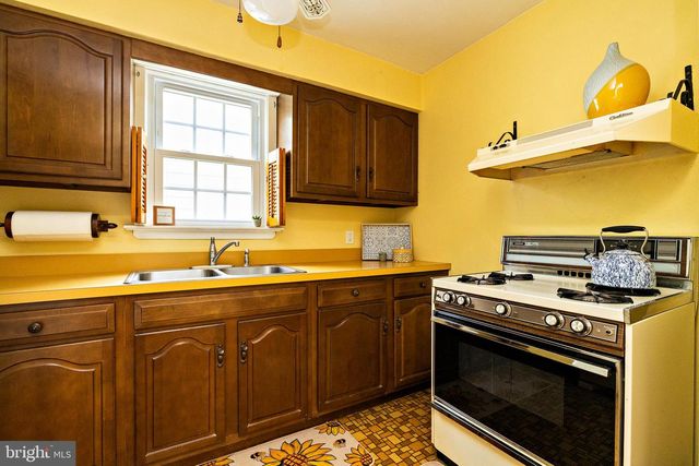 1230 SYLVAN DR, Haddon Heights, NJ 08035