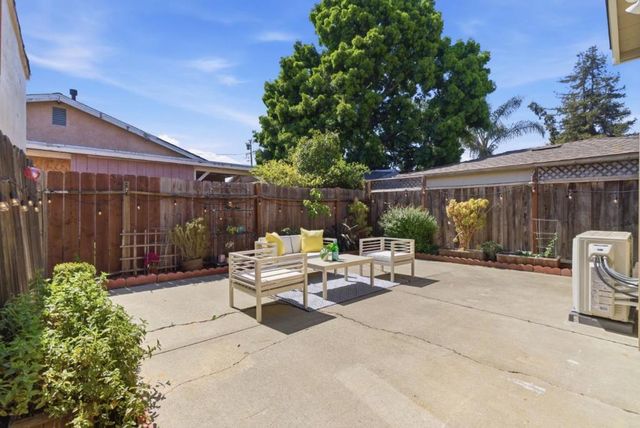 528 Macarthur Avenue, Redwood City, CA 94063