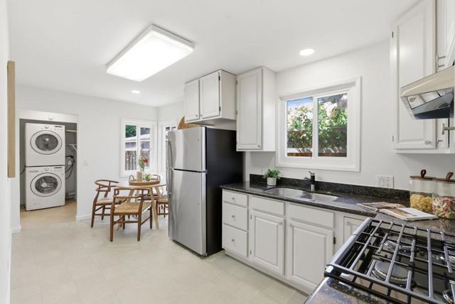 528 Macarthur Avenue, Redwood City, CA 94063