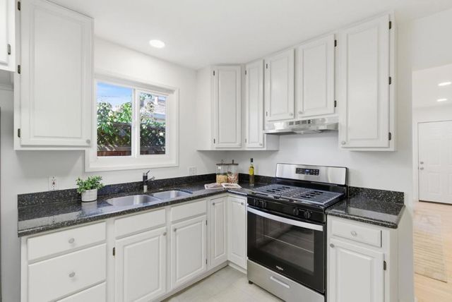 528 Macarthur Avenue, Redwood City, CA 94063