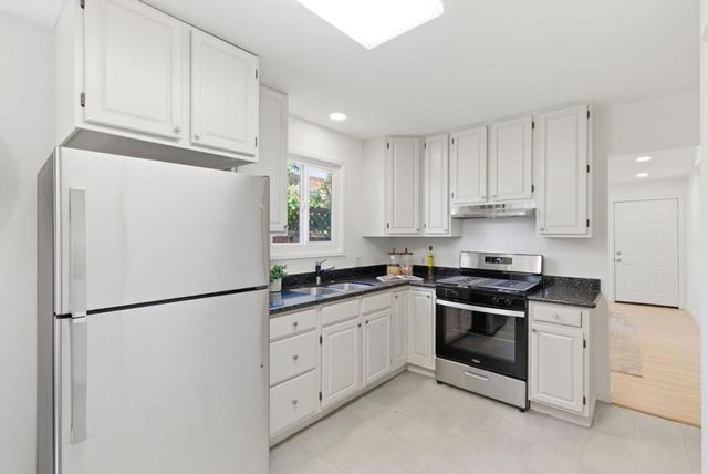 528 Macarthur Avenue, Redwood City, CA 94063