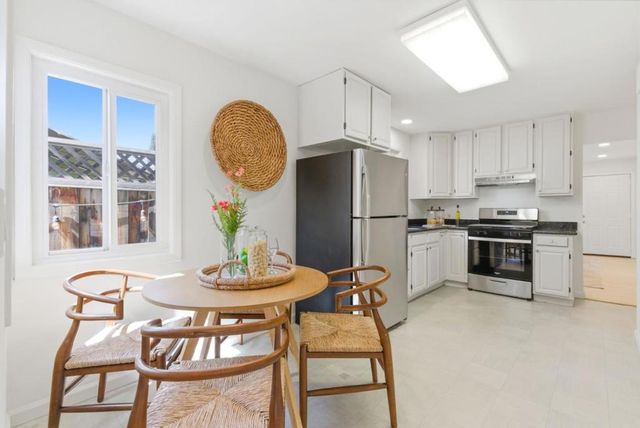 528 Macarthur Avenue, Redwood City, CA 94063