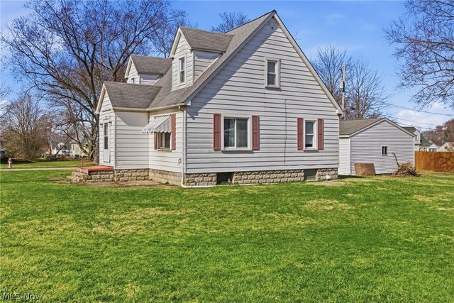 2847 Youngstown Avenue, Mcdonald, OH 44437