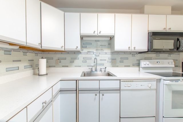 409 Old Country 409, Wenham, MA 01984