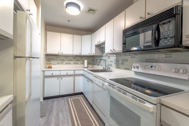 409 Old Country 409, Wenham, MA 01984